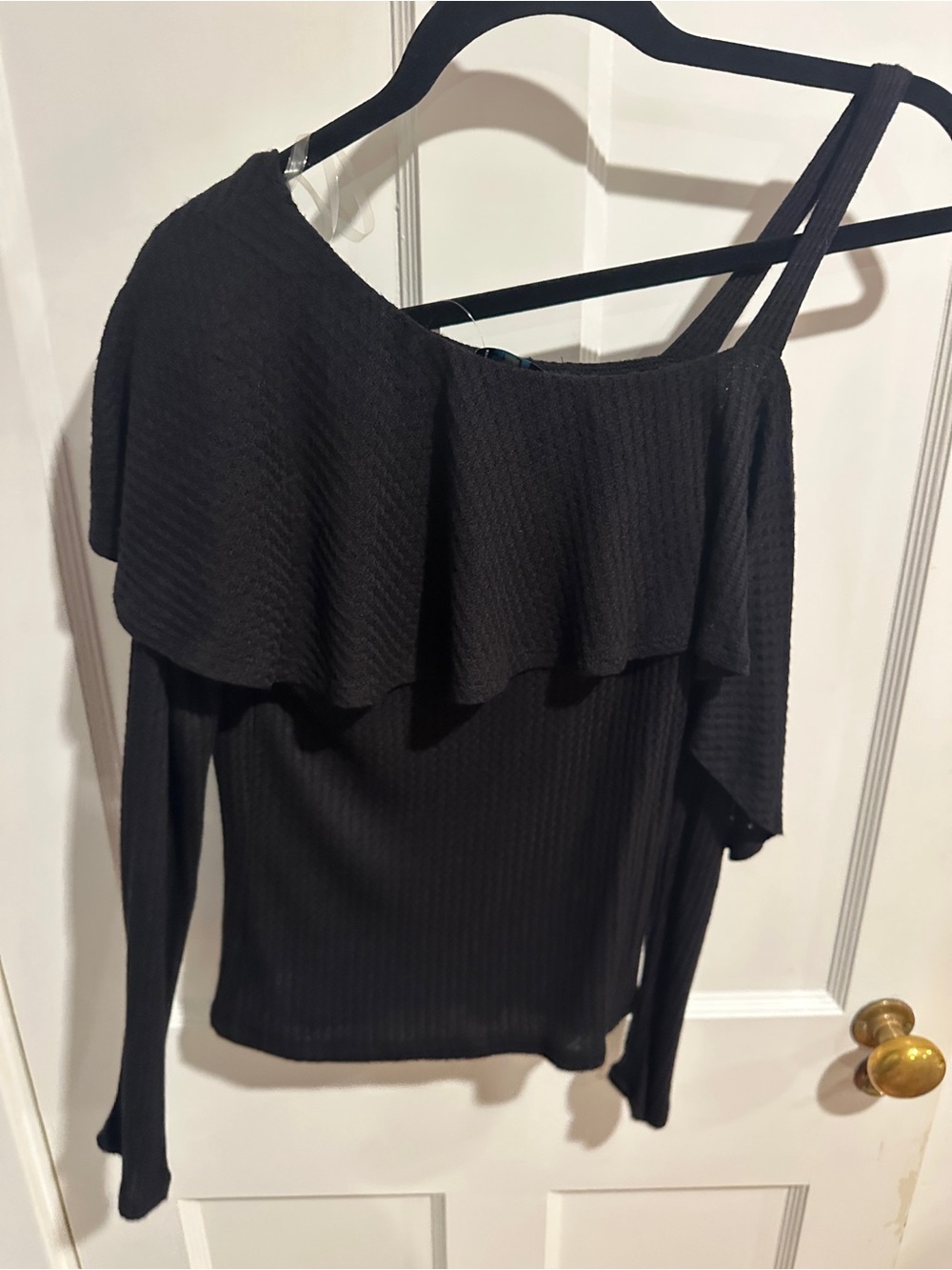 Soprano Black One-Shoulder Ruffle Long Sleeve Top NWT (small)
